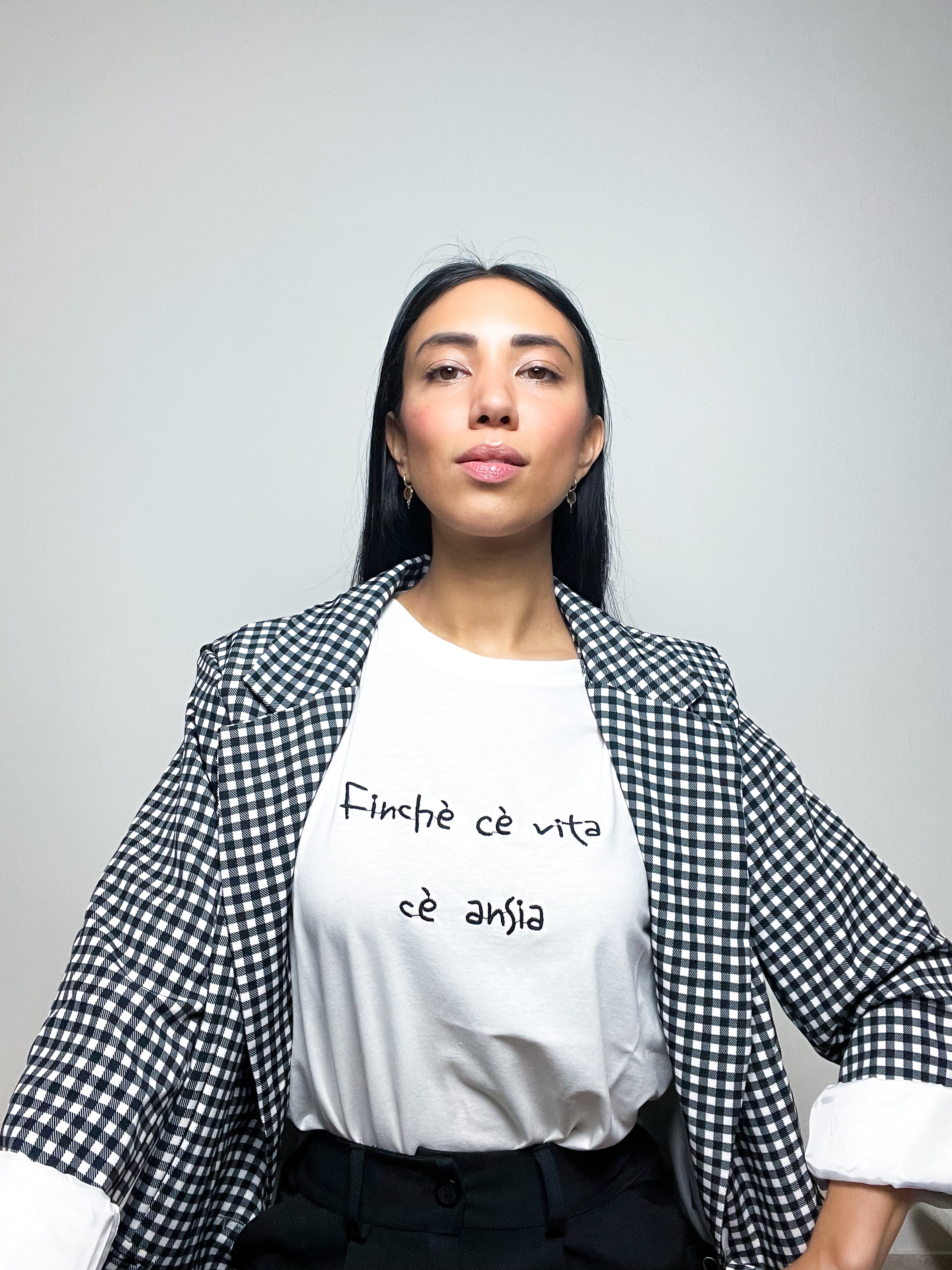 T shirt con scritta ansia hotsell