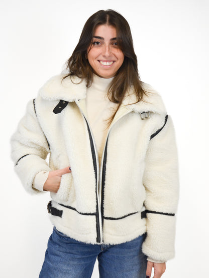 Ecopelliccia con fibbie