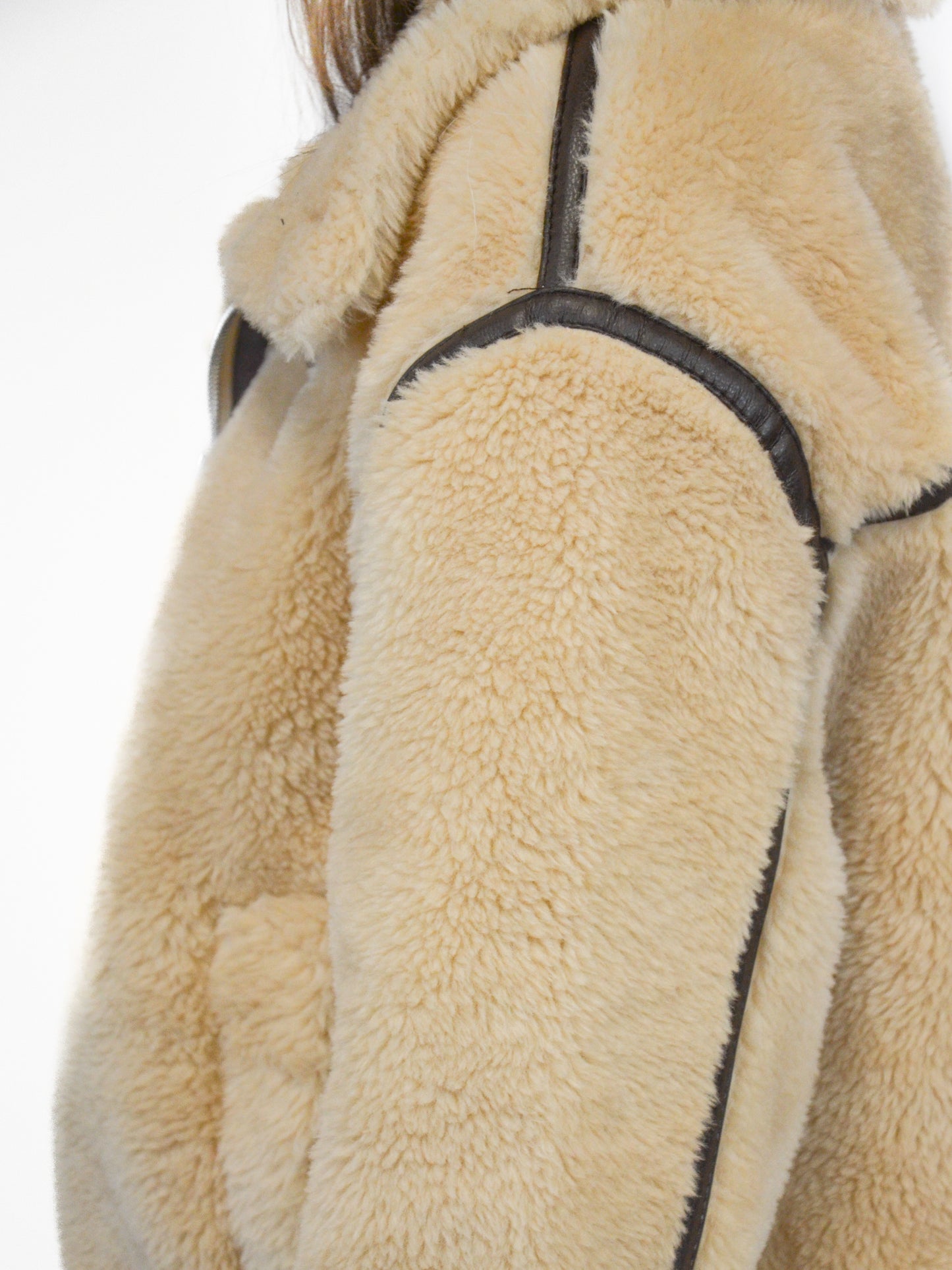 Ecopelliccia con fibbie